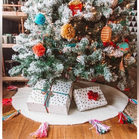 ANTHROPOLOGIE Treasured Tassels Tree
Skirt - Picture 1 of 13